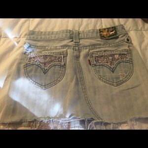 Destroyed Levi’s mini skirt. Cute & comfy. Sz1